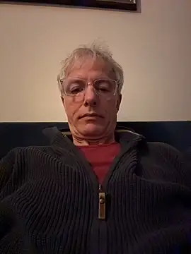 SexyLeon8 online show from April 7, 8:20 pm