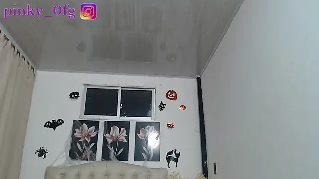 pinky f00x online show from October 11, 12:10 am