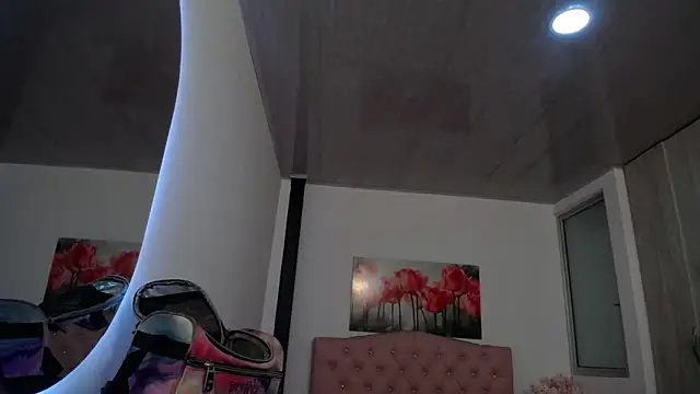 pinky f00x online show from November 27, 7:49 pm