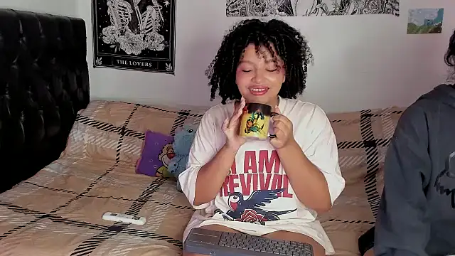 Snapshot of chloe_kisses chatting on September 12, 10:26 am chloe kisses online show from September 12, 10:26 am