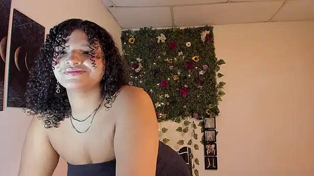 Snapshot of chloe_kisses chatting on October 16, 11:44 am chloe kisses online show from October 16, 11:44 am