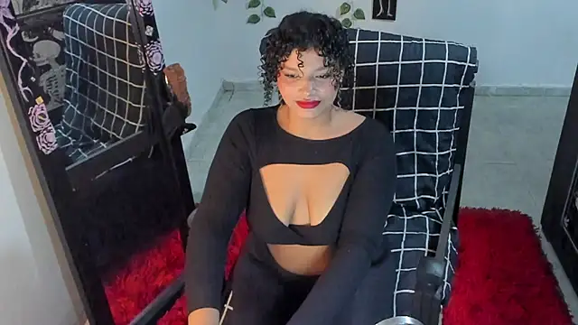 Snapshot of chloe_kisses chatting on October 27, 11:25 am chloe kisses online show from October 27, 11:25 am