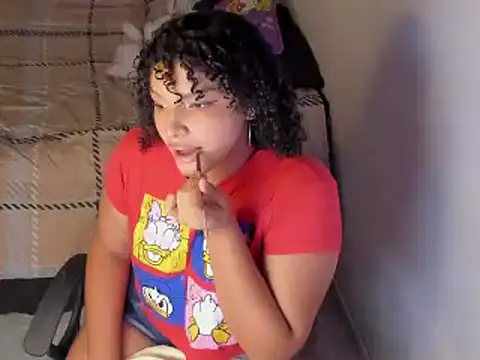 Snapshot of chloe_kisses chatting on March 3, 11:38 am chloe kisses online show from March 3, 11:38 am