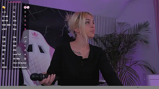 daisyblushh online show from November 14, 5:33 pm