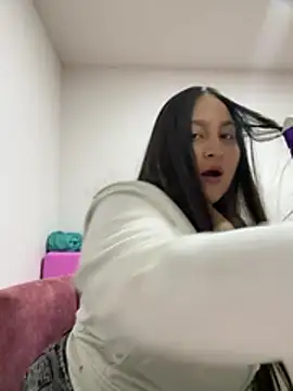 Abby Collings online show from April 17, 1:36 pm