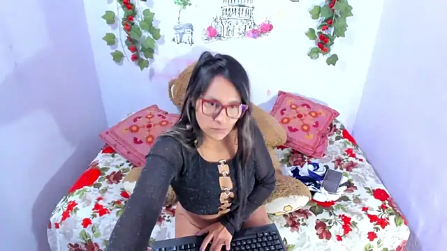 NataliaAndJulliam online show from November 14, 5:06 am