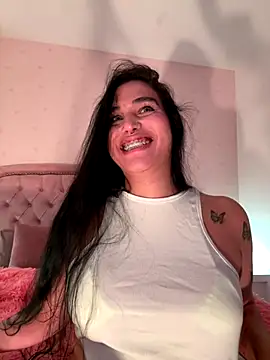 Snapshot of Bella__Wood chatting on September 26, 8:13 pm Bella Wood online show from September 26, 8:13 pm