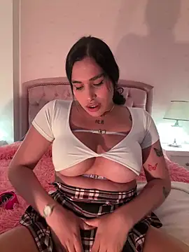 Snapshot of Bella__Wood chatting on October 1, 8:37 pm Bella Wood online show from October 1, 8:37 pm