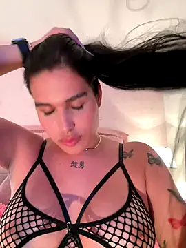 Snapshot of Bella__Wood chatting on October 9, 8:18 pm Bella Wood online show from October 9, 8:18 pm