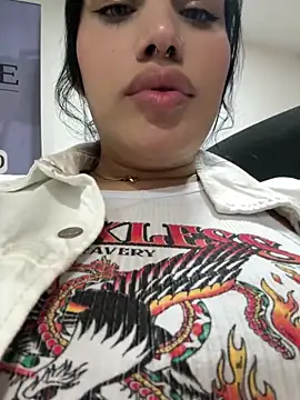 Snapshot of Bella__Wood chatting on October 10, 7:57 pm Bella Wood online show from October 10, 7:57 pm