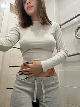 Snapshot of Cum_girlss chatting on May 16, 5:04 am Cum girlss online show from May 16, 5:04 am