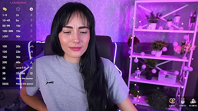 Snapshot of EviLune chatting on October 10, 6:23 am EviLune online show from October 10, 6:23 am