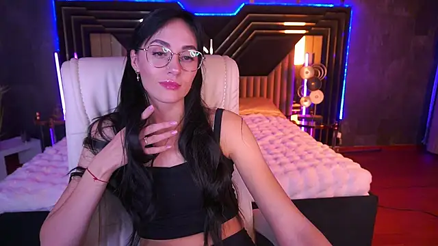 Snapshot of EviLune chatting on November 7, 9:04 pm EviLune online show from November 7, 9:04 pm