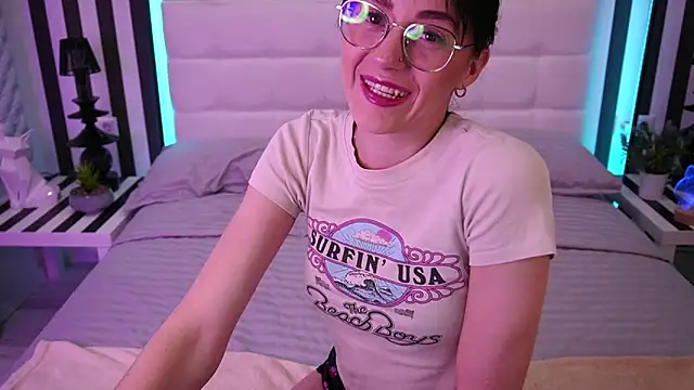 EviLune online show from April 4, 8:17 pm