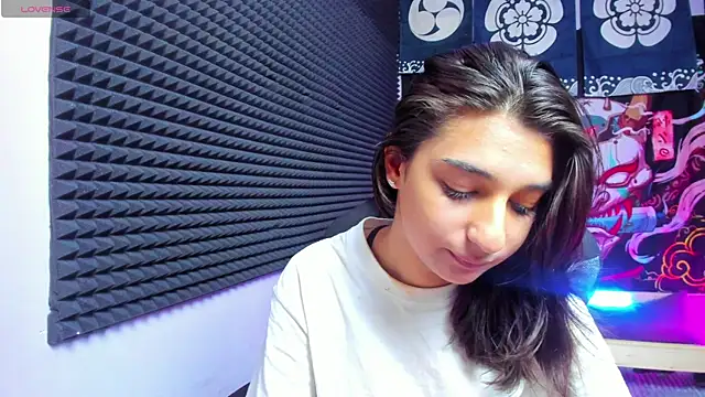 Elfy Rare  online show from October 14, 3:02 pm