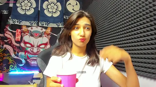 Elfy Rare  online show from October 23, 10:47 am