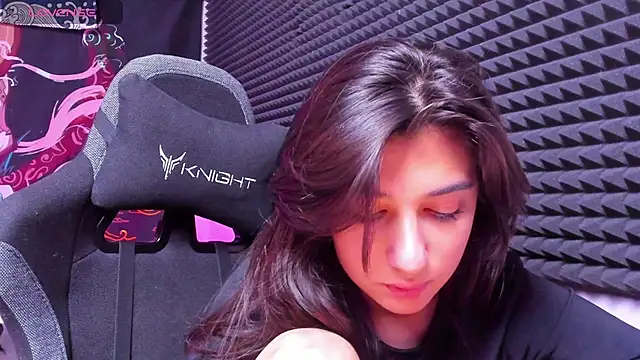 Elfy Rare  online show from November 19, 8:20 pm