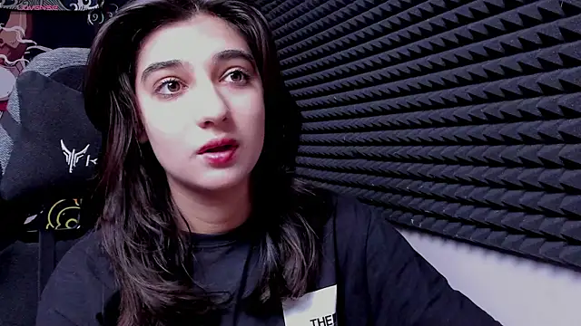 Elfy Rare  online show from November 21, 8:29 pm