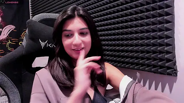 Elfy Rare  online show from November 24, 9:14 pm