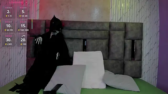 Miah Palacio online show from October 31, 10:00 pm