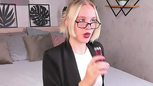 Snapshot of Carolin_Miller chatting on September 21, 9:11 am Carolin Miller online show from September 21, 9:11 am