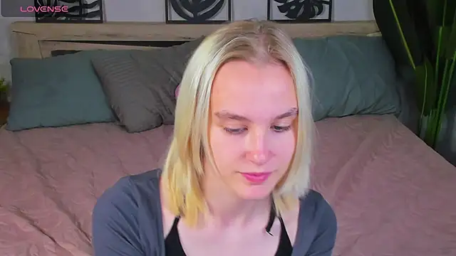 Snapshot of Carolin_Miller chatting on September 25, 8:40 am Carolin Miller online show from September 25, 8:40 am