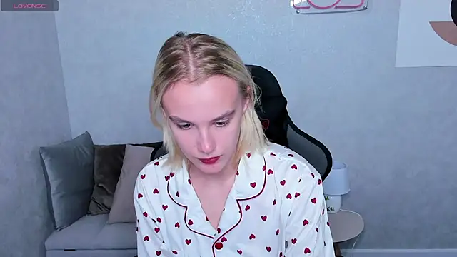 Snapshot of Carolin_Miller chatting on September 26, 8:07 am Carolin Miller online show from September 26, 8:07 am