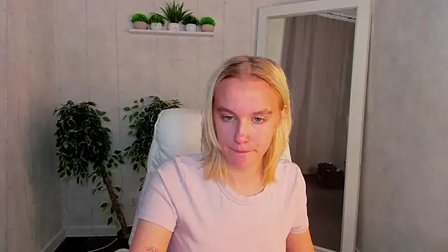 Snapshot of Carolin_Miller chatting on September 29, 8:41 am Carolin Miller online show from September 29, 8:41 am