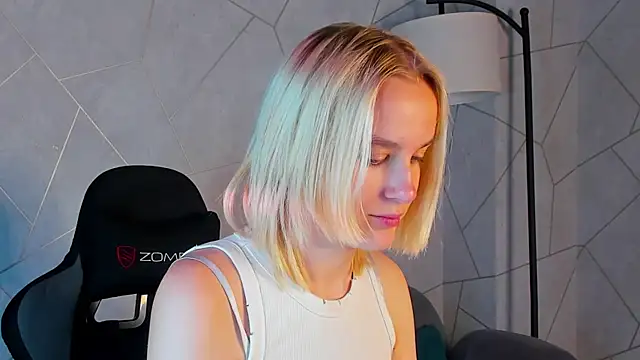 Snapshot of Carolin_Miller chatting on September 30, 9:03 am Carolin Miller online show from September 30, 9:03 am