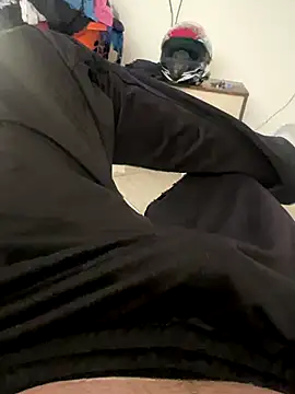 Snapshot of japa-16cm chatting on December 21, 12:12 pm japa-16cm online show from December 21, 12:12 pm