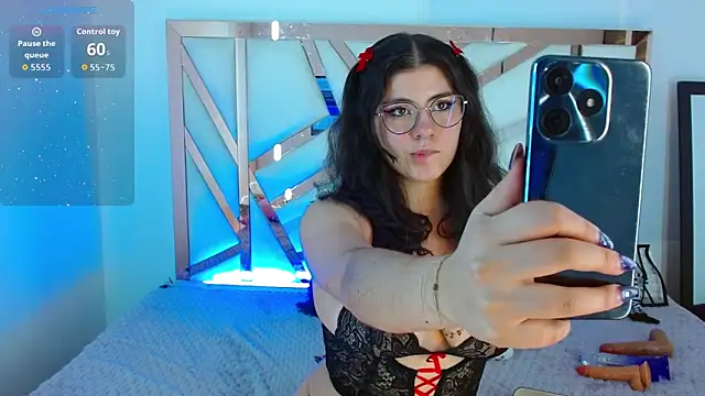 hannia baileys online show from December 15, 12:59 am