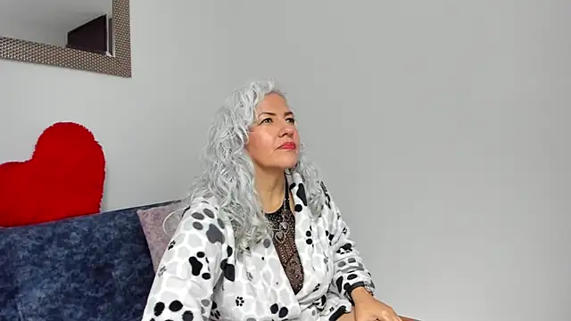 Snapshot of marilyn70 chatting on February 7, 10:24 pm marilyn70 online show from February 7, 10:24 pm