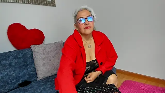 Snapshot of marilyn70 chatting on February 19, 12:06 am marilyn70 online show from February 19, 12:06 am