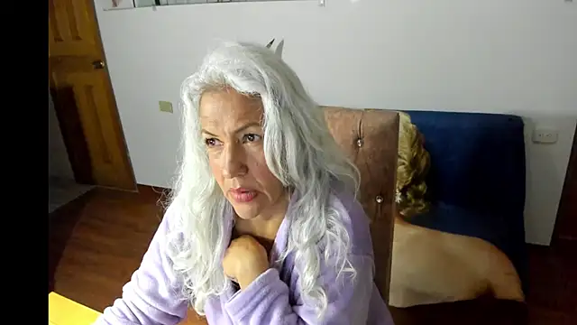 Snapshot of marilyn70 chatting on July 21, 6:05 am marilyn70 online show from July 21, 6:05 am