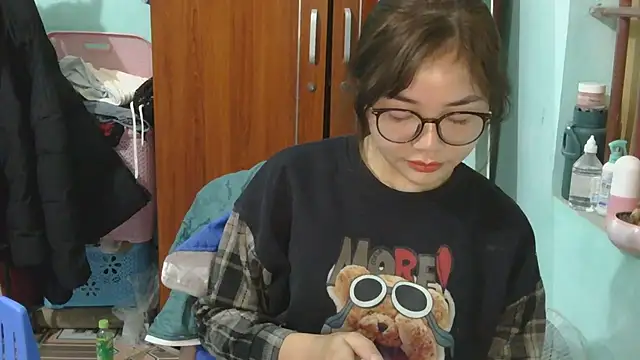 Uhem112 online show from November 18, 1:11 am