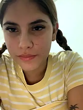 Snapshot of MiiluRosse chatting on November 13, 1:26 am MiiluRosse online show from November 13, 1:26 am