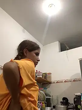 Snapshot of MiiluRosse chatting on November 14, 1:37 am MiiluRosse online show from November 14, 1:37 am