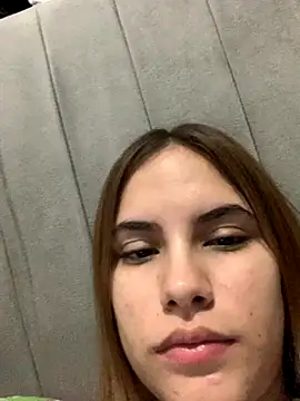 Snapshot of MiiluRosse chatting on November 16, 2:17 am MiiluRosse online show from November 16, 2:17 am