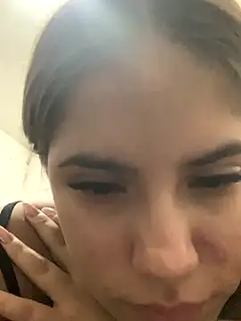 Snapshot of MiiluRosse chatting on November 28, 5:21 am MiiluRosse online show from November 28, 5:21 am