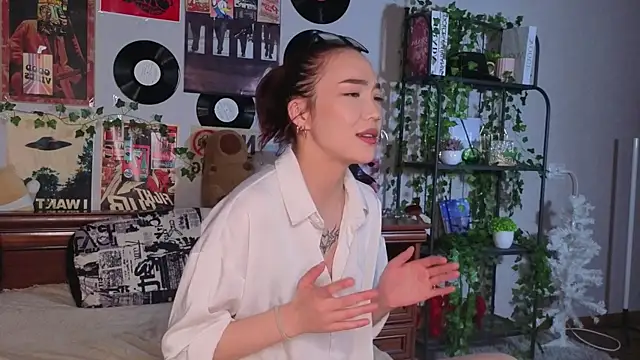 Snapshot of OdetteBiddy chatting on November 8, 8:29 pm OdetteBiddy online show from November 8, 8:29 pm