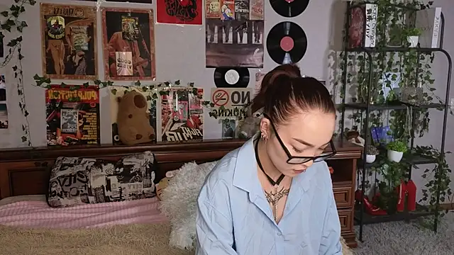 OdetteBiddy online show from November 14, 8:07 pm