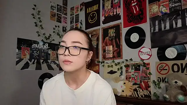 OdetteBiddy online show from December 3, 8:18 pm