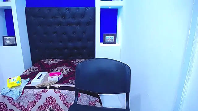 LauraMossart online show from November 14, 11:13 pm