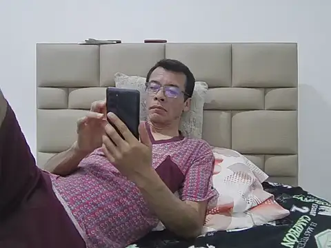 skinnylatino51 online show from December 14, 2:50 am