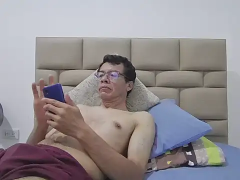 skinnylatino51 online show from March 14, 12:39 am