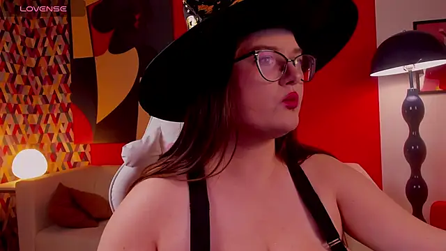 Snapshot of HelenDanvers chatting on October 23, 9:41 am HelenDanvers online show from October 23, 9:41 am