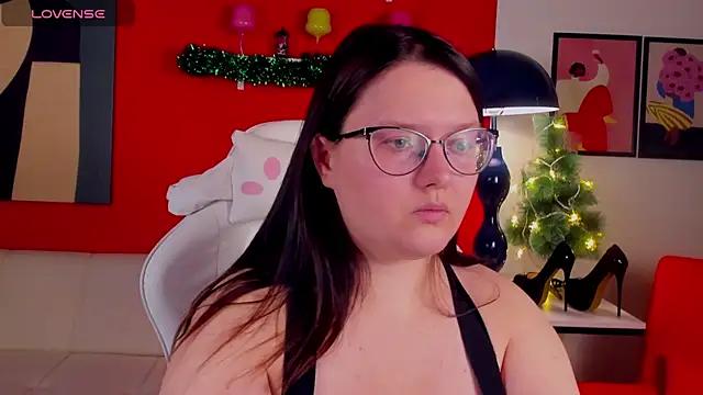 Snapshot of HelenDanvers chatting on December 16, 9:58 am HelenDanvers online show from December 16, 9:58 am