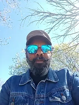 frenchblackc31 online show from April 7, 10:26 am