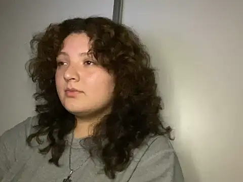 Snapshot of Solangerulo_ chatting on February 15, 4:20 am Solangerulo online show from February 15, 4:20 am