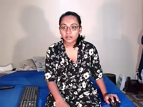 Snapshot of indiansweetflava chatting on October 10, 4:22 am indiansweetflava online show from October 10, 4:22 am